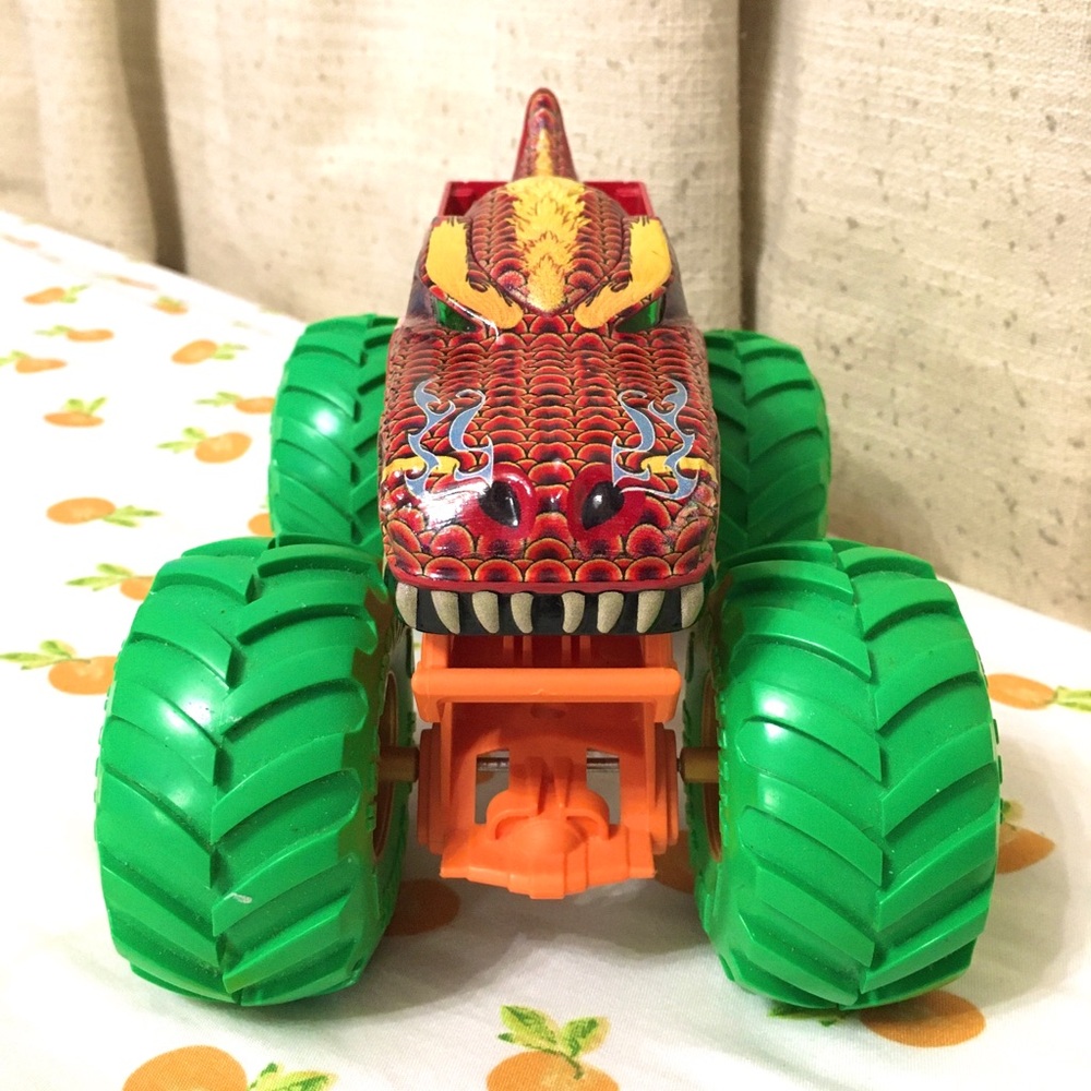 Hot Wheels Monster Trucks 1:24 Scale Mega Wrex New for 2020, Red